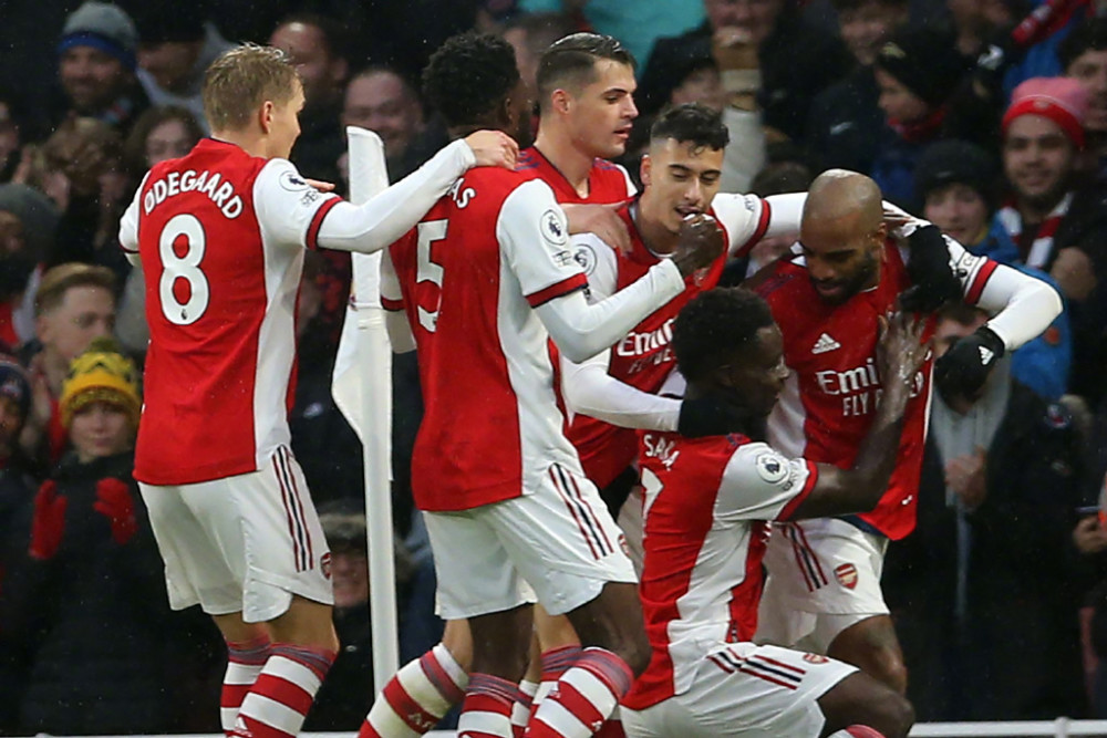 湖人浓眉哥篮下统治球队获胜（浓眉篮下称霸助湖人取胜）