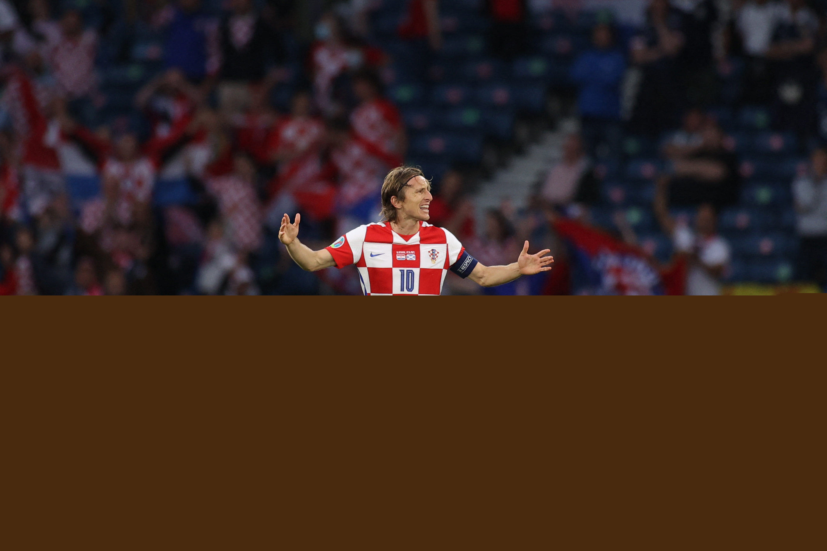 为获登场时间，记者：恩德里克与里昂已经达成租借协议（记者称为争取出场时间，恩德里克已与里昂达成租借协议）