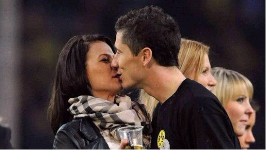 又是逆转！巴萨主场战胜马竞！目前领先四分稳居榜首～（巴萨再度逆转，主场击败马竞！领先4分稳居榜首）