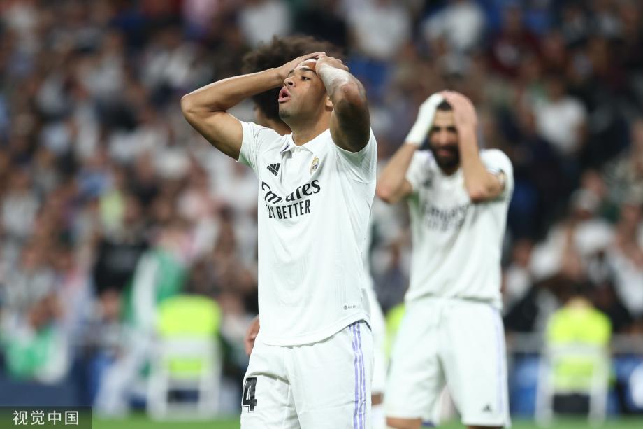 宋凯出席中国体育美术作品展览，与奥运冠军金牌合影（宋凯亮相中国体育美术作品展，与奥运冠军携金牌合影）