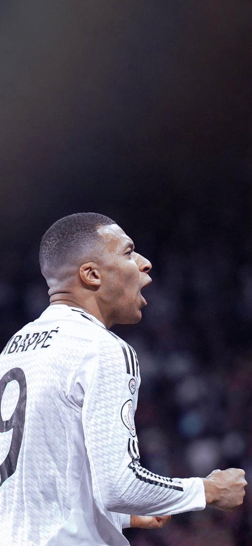 致敬球队传奇，多特官方商城为球迷免费印11号罗伊斯（多特致敬传奇：官方商城为球迷免费印制罗伊斯11号）